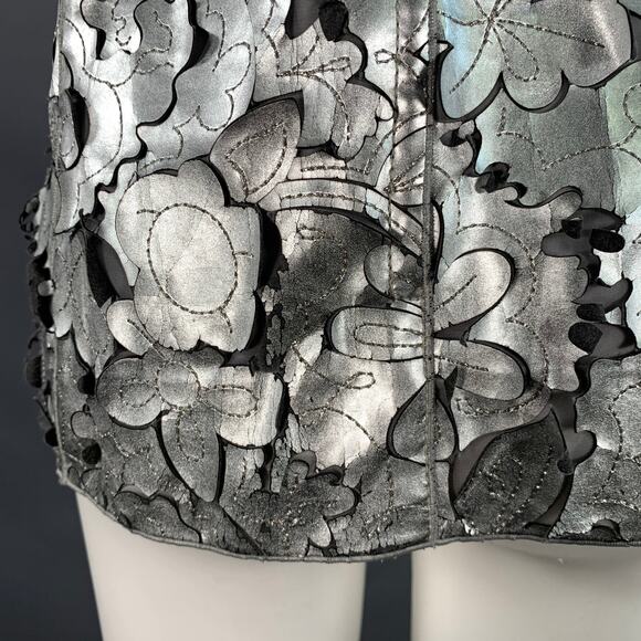 MARC JACOBS Size 0 Silver Grey Leather Floral Cut Out Sleeveless Dress Top - Picture 6 of 12